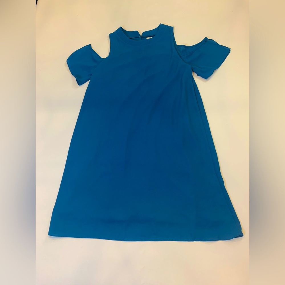 Everly blue women’s size small cold shoulder dress, lined (bin E)
